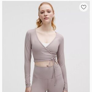 Very pretty Lululemon ballet/pilates/yoga wrap very good preowned size small